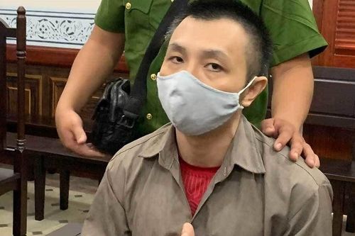 Đổ xăng thiêu sống gia đình người thân vì giàu hơn mình