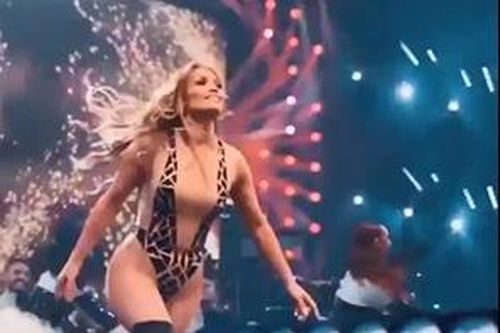Jennifer Lopez khoe vòng 3 và vũ đạo nóng bỏng hút triệu lượt xem