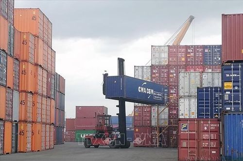 Xăng dầu liên tục tăng: Ngành logistics khó khăn chồng khó khăn