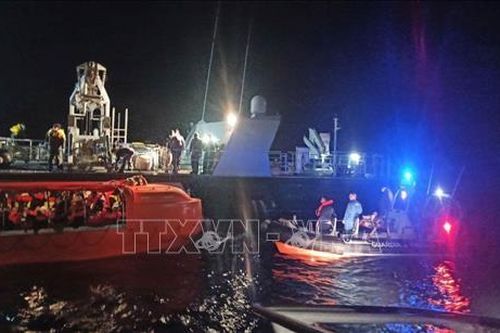 Nối lại chiến dịch tìm kiếm 10 người mất tích trong vụ cháy phà ở vùng biển Hy Lạp và Italy