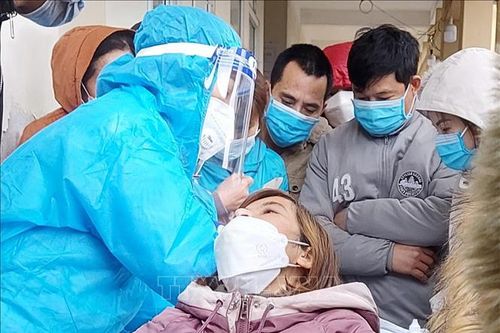 Nhiều bất cập khi công nhân test nhanh COVID-19 tại trạm y tế xã, phường ở Thanh Hóa