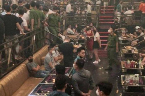 Tp.HCM: Đột kích quán bar, phát hiện 50 người dương tính với ma túy