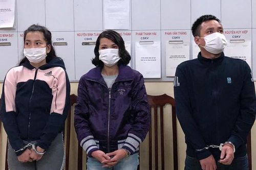 Ổ nhóm dàn cảnh móc túi ở khu vực phố cổ Hà Nội bị bắt