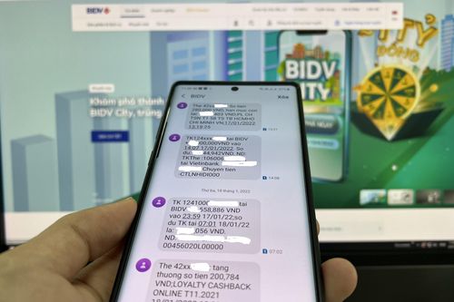 Ngân hàng than bù lỗ SMS Banking, nhà mạng khẳng định không tăng cước