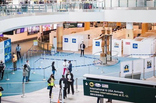 Canada xét nghiệm PCR ngẫu nhiên với du khách quốc tế