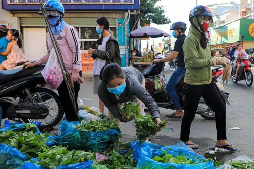 Hương liệu xông điều trị Covid-19 đắt hàng, tăng giá 'chóng mặt'