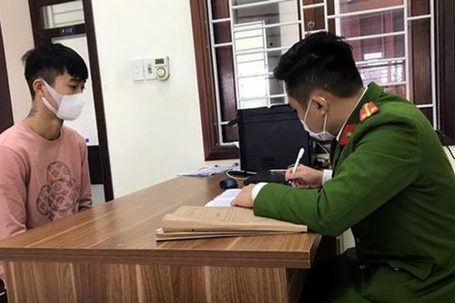 Truy nhanh đối tượng trộm lắc vàng của khách hát