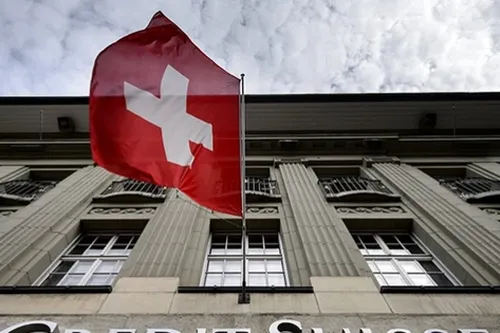 Credit Suisse đối diện cáo buộc dính líu đến tiền 'bẩn'