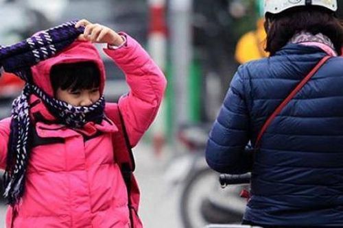 Học sinh nhiều tỉnh thành tạm dừng đến trường do thời tiết xấu