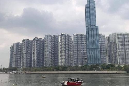 Nam thanh niên để lại xe máy nhảy cầu Sài Gòn tự tử