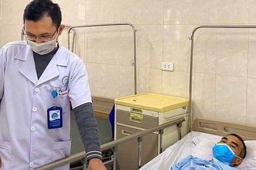 Người đàn ông 55 tuổi bị máy cắt cỏ chém lìa cẳng chân phải