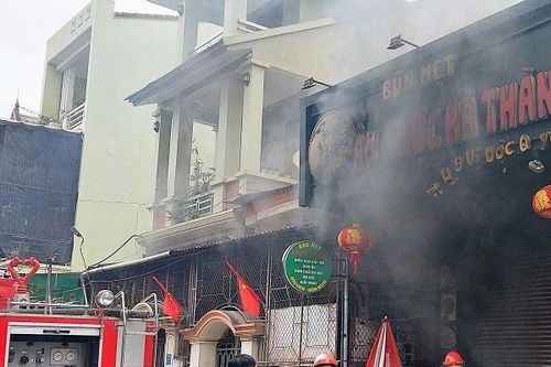 Nghệ An: Cháy lớn ở quán ăn khiến một phụ nữ tử vong