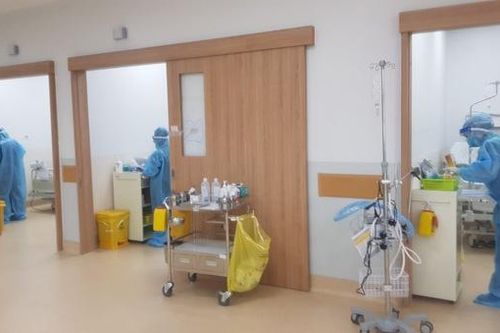 Yêu cầu 3 đơn vị xác minh thông tin trường hợp giả bác sĩ vào khu điều trị COVID-19