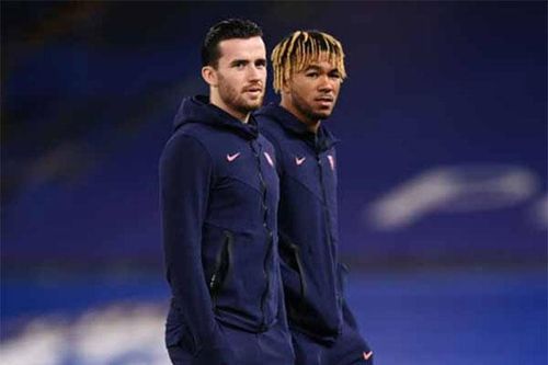Liverpool có thể sống tốt khi 'xoay tua' hậu vệ biên, còn Chelsea thì không