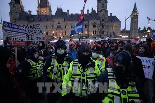Hạ viện Canada thông qua việc áp dụng Đạo luật về các trường hợp khẩn cấp