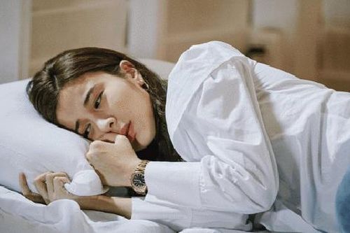 Kết hôn xong chồng lại ở riêng, biết lí do tôi choáng váng đứng không vững