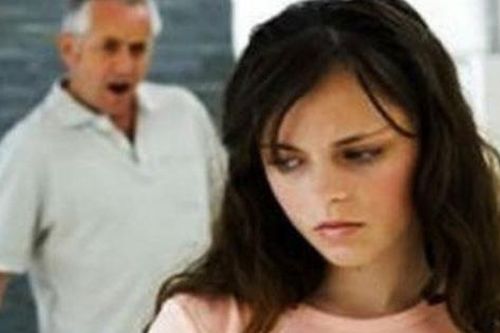 Bố chồng soi mói, điêu ngoa hơn cả đàn bà