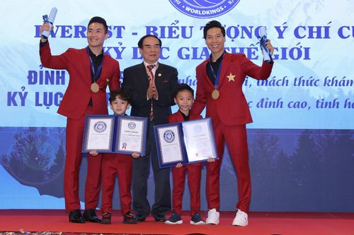 Con trai Quốc Cơ - Quốc Nghiệp phá kỷ lục Guinness Việt Nam