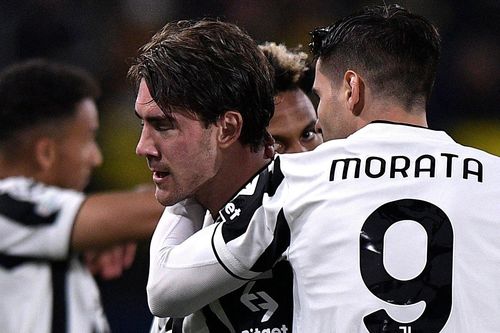 Vlahovic đi vào lịch sử Juventus tại Champions League