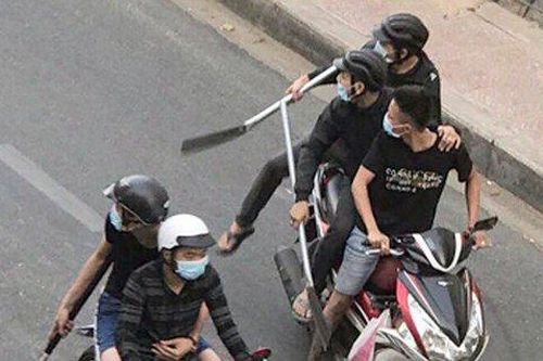 Ngăn chặn 12 người mang hung khí đi hỗn chiến ở TP.HCM