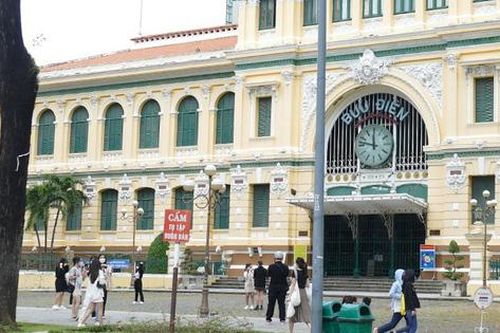 Mở cửa du lịch: Để du khách đến 'tiêu tiền' chứ không phải 'bị làm phiền'