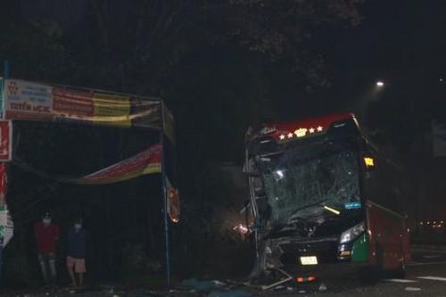 Bình Dương: Hai xe khách va chạm, nhiều hành khách hoảng loạn