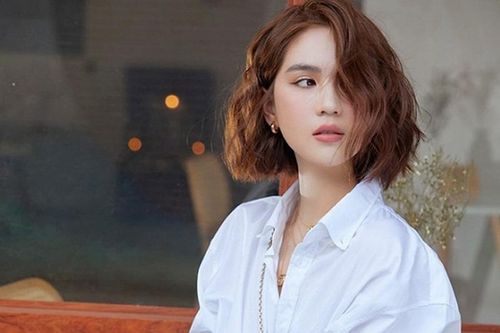 Cách mặc sơ mi sexy, 'đập tan' vẻ đơn điệu, cứng nhắc
