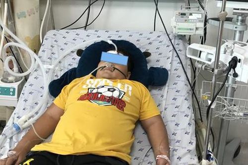 Con nôn nhiều nhập viện, bố mẹ giật mình vì phát hiện con từng mắc COVID-19