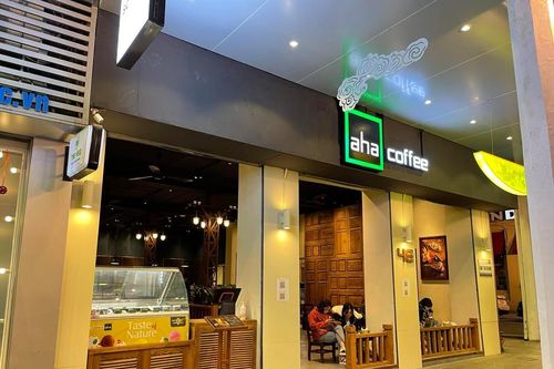 F0 liên tục vượt mốc kỷ lục, quán xá Hà Nội buồn hiu hắt