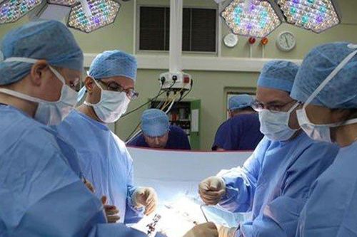 Nam thanh niên phải cưa tay, chân sau khi ăn đồ ăn thừa