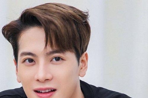 Ca sĩ Vương Gia Nhĩ phủ nhận tin đồn hẹn hò và ngoại tình