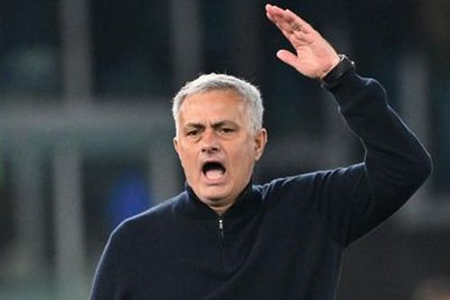 Mourinho bị cấm chỉ đạo 2 trận vì tố trọng tài là gián điệp của Juventus