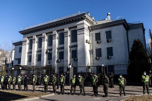 Nga lập quan hệ ngoại giao với Donbass, sơ tán nhà ngoại giao khỏi Ukraine