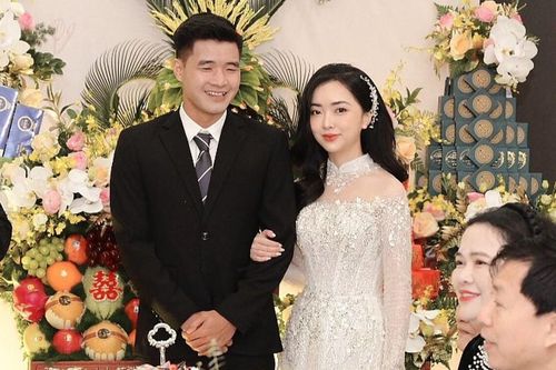 Trước đám cưới với bạn gái hotgirl, cầu thủ Hà Đức Chinh giàu cỡ nào ở tuổi 24?