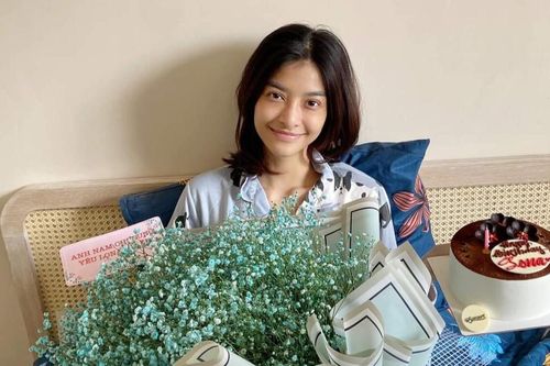 LONA Kiều Loan dời lịch debut làm ca sĩ, khiến fan xót xa khi mừng sinh nhật trên giường bệnh