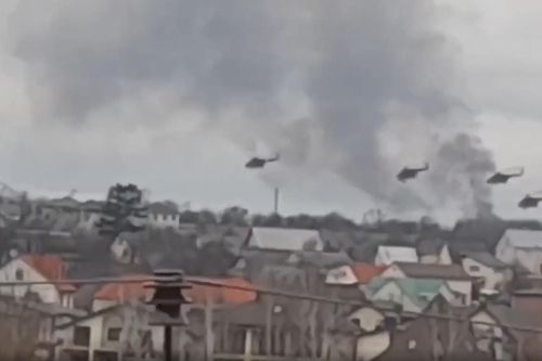 Dàn trực thăng Nga đồng loạt tấn công sân bay Ukraine