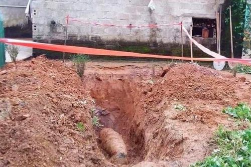 Phát hiện quả bom 230kg trong vườn nhà dân tại Quảng Bình