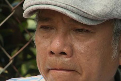 Trung Dân bật khóc trên sóng truyền hình: 'Nhà của tôi nhưng tôi không được bước vào'