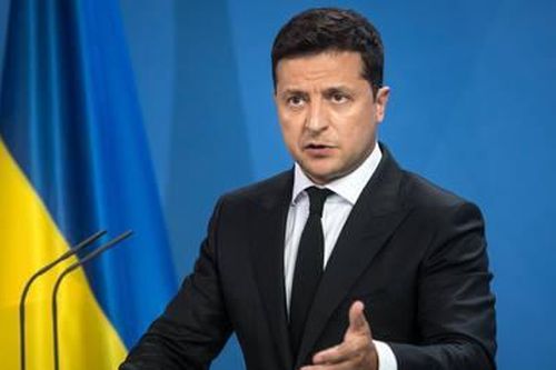 Tổng thống Ukraine ban hành lệnh thiết quân luật, kêu gọi người dân bình tĩnh