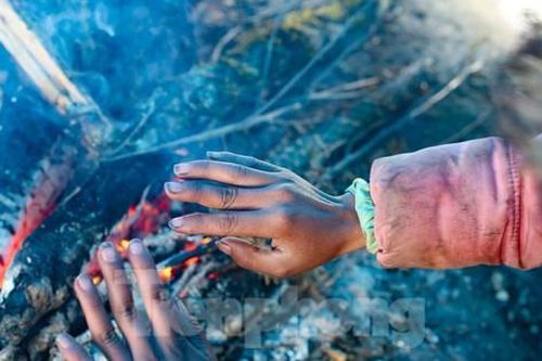 Người dân vùng cao Y Tý nhọc nhằn mưu sinh trong tiết trời giá rét