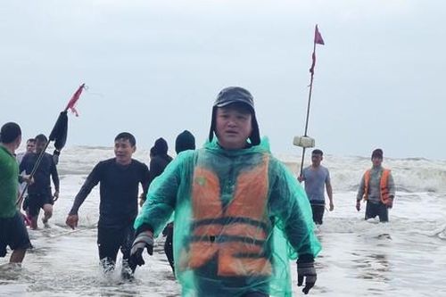 Ra khơi đánh cá, 8 thuyền bị sóng đánh chìm