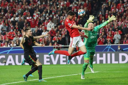 Benfica hòa Ajax sau màn rượt đuổi hấp dẫn