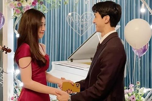 Á hậu Phương Nga yêu và nhận lời cầu hôn chàng trai từng làm xe ôm