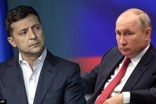Tổng thống Ukraine kêu gọi Nga đối thoại khi ông Putin tuyên bố một chiến dịch quân sự đặc biệt ở Donbass