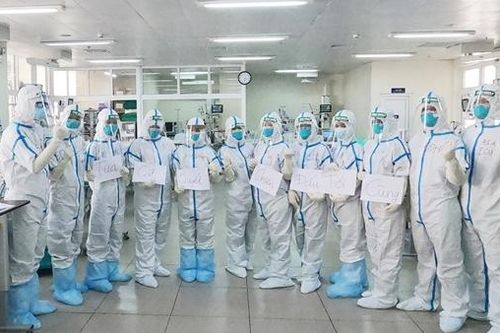 Tri ân những 'Chiến sĩ áo trắng'