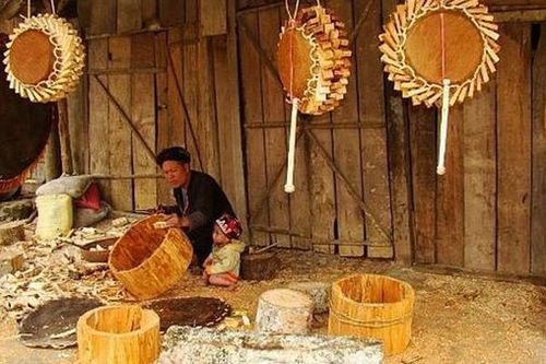 Người làm trống thiêng