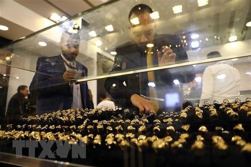 Vàng, dầu, chứng khoán phản ứng mạnh sau diễn biến Nga-Ukraine