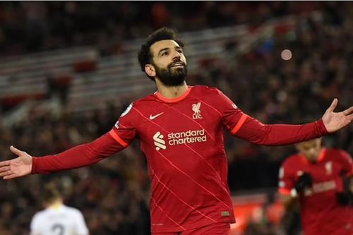 Vùi dập Leeds United 6 - 0, Liverpool chỉ còn kém Man City 3 điểm