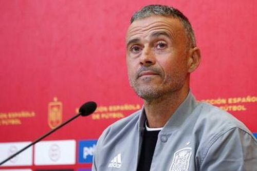 HLV Luis Enrique làm dậy sóng tin đồn dẫn dắt MU
