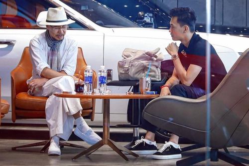 'Vua cà phê' gặp gỡ 'ông trùm' siêu xe Sài Gòn: Sắp có phi vụ lớn gì?